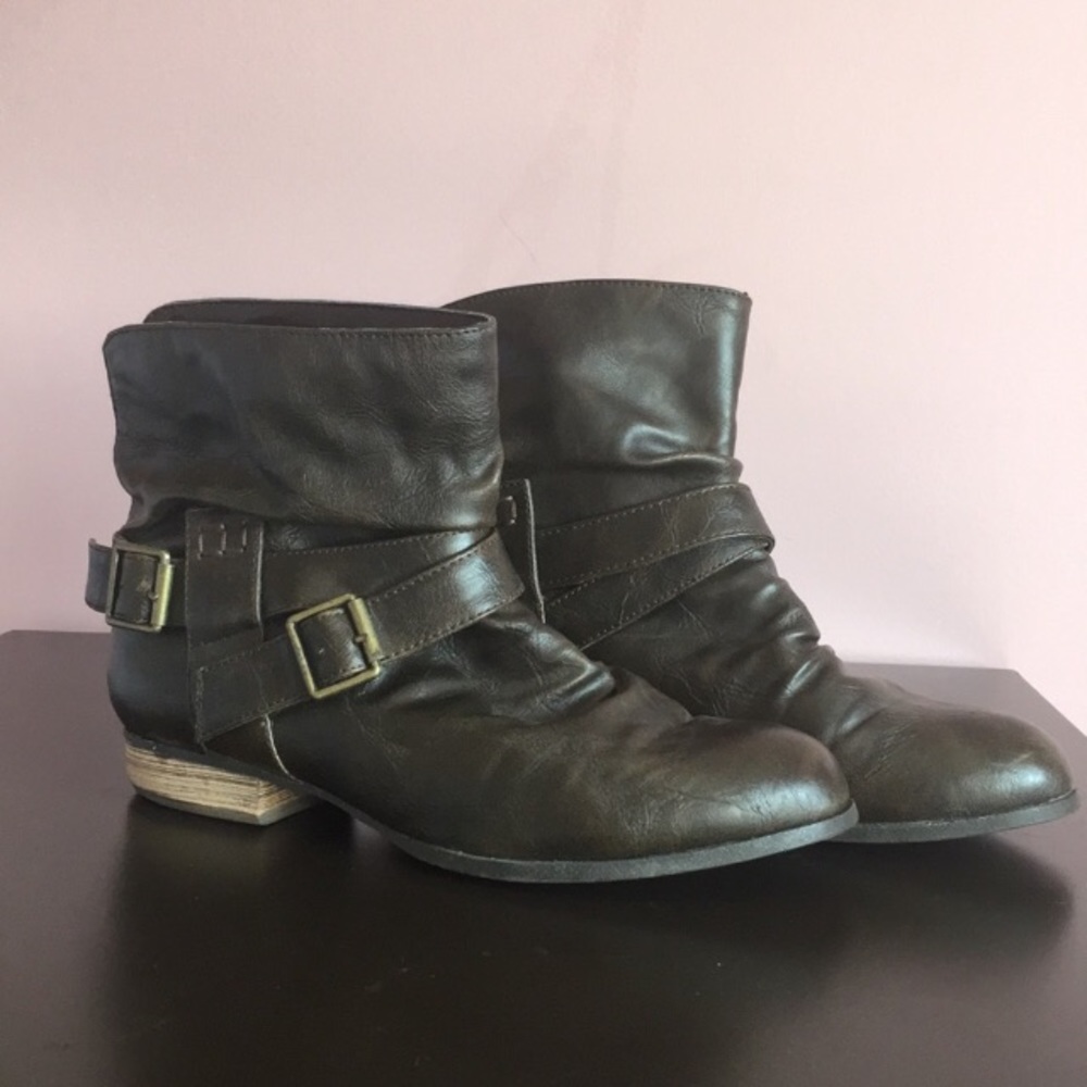 Vegan Leather Diba Booties size 6